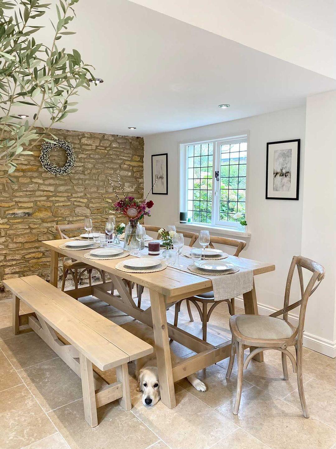 Coast Indoor Dining Table